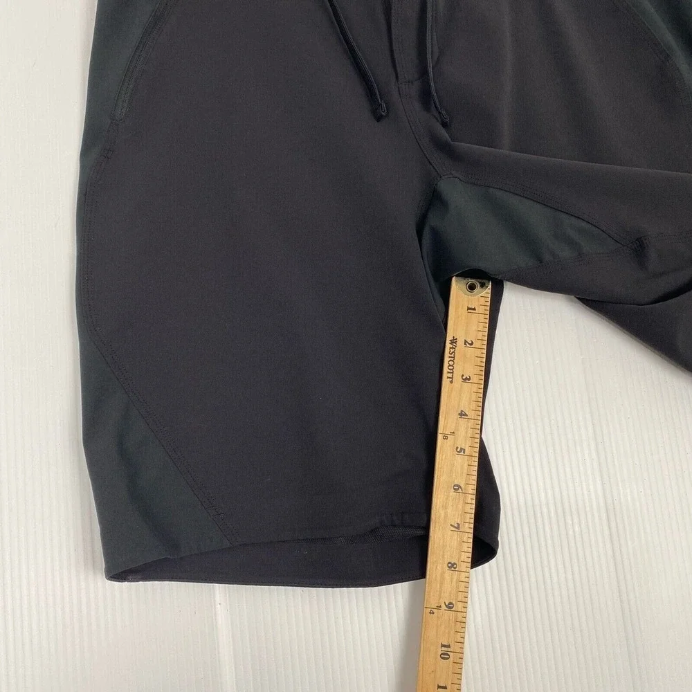 The North Face Mens Size 32 Shorts Black Pockets Adjustable‎ Waist Low Rise